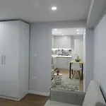Arlis - Near North And South Terminal Apartment