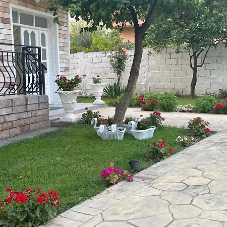 Arlis - Near North And South Terminal 아파트