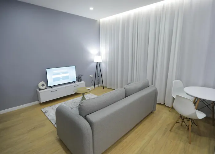 아파트 Arlis - Near North And South Terminal *