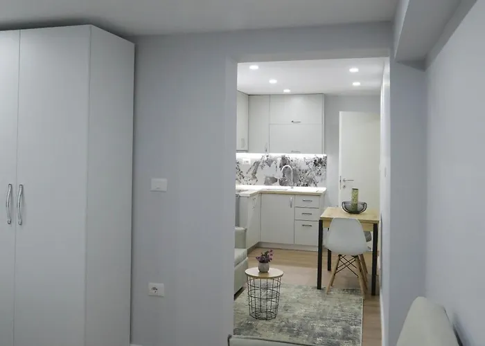 Arlis - Near North And South Terminal 아파트