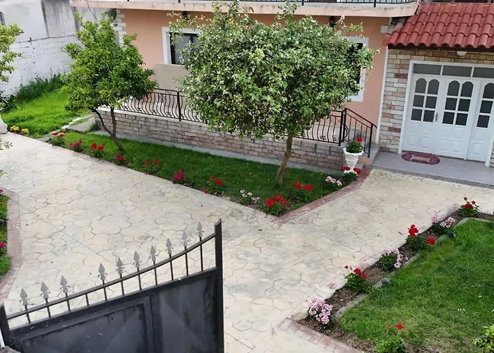 Arlis - Near North And South Terminal 아파트