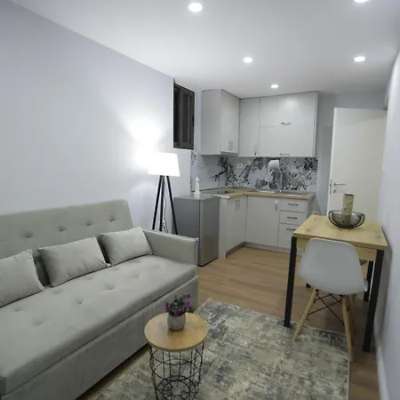 Apartment Arlis - Near North And South Terminal