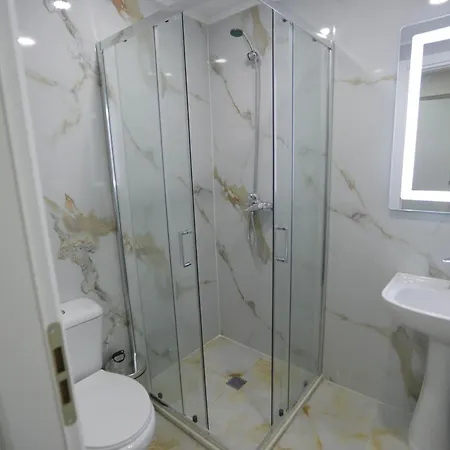 Appartement Arlis - Near North And South Terminal Tirana