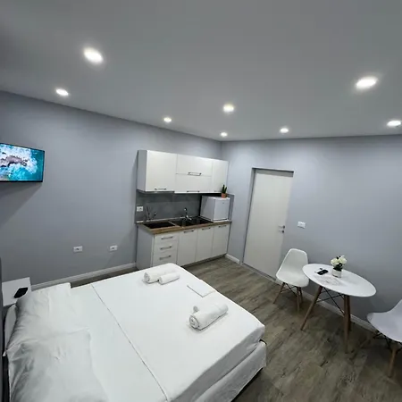 Appartement Arlis - Near North And South Terminal Tirana