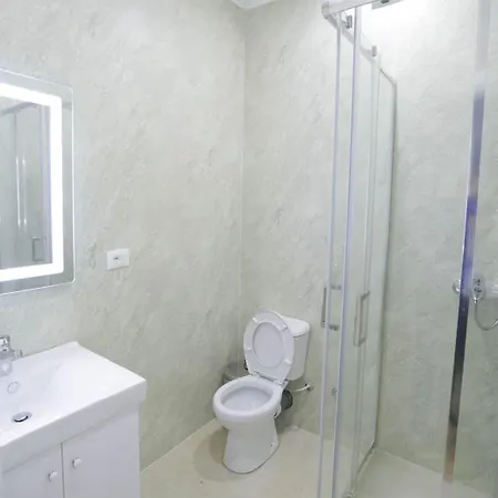 Apartament Arlis - Near North And South Terminal Tirana
