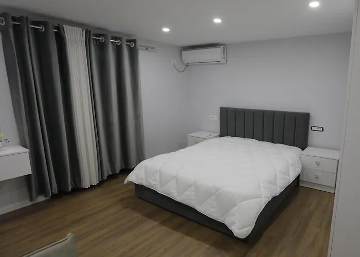 Arlis - Near North And South Terminal *