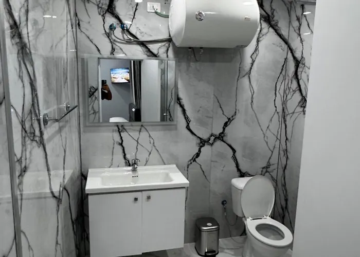 Arlis - Near North And South Terminal *