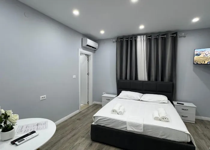 Arlis - Near North And South Terminal Appartamento Tirana